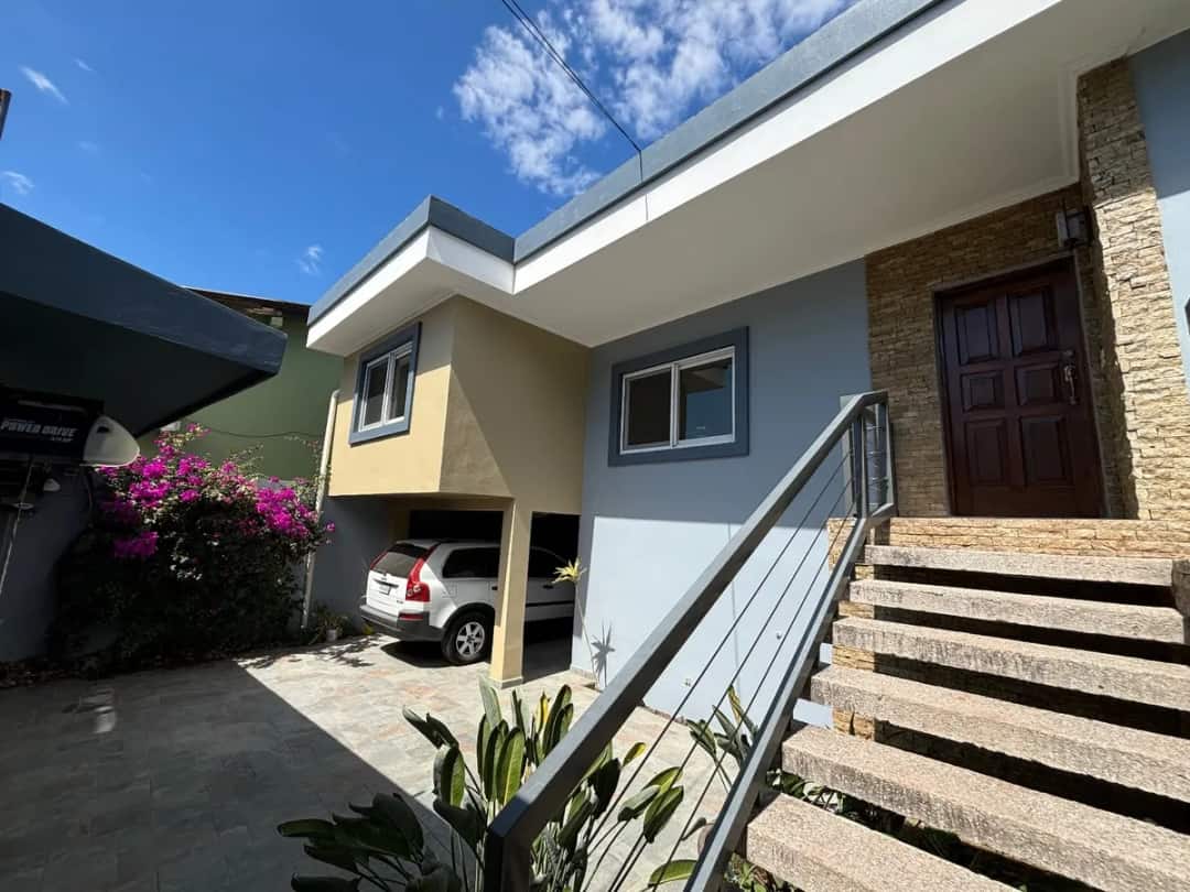 Renta de casa en Col. Miramontes - Tegucigalpa