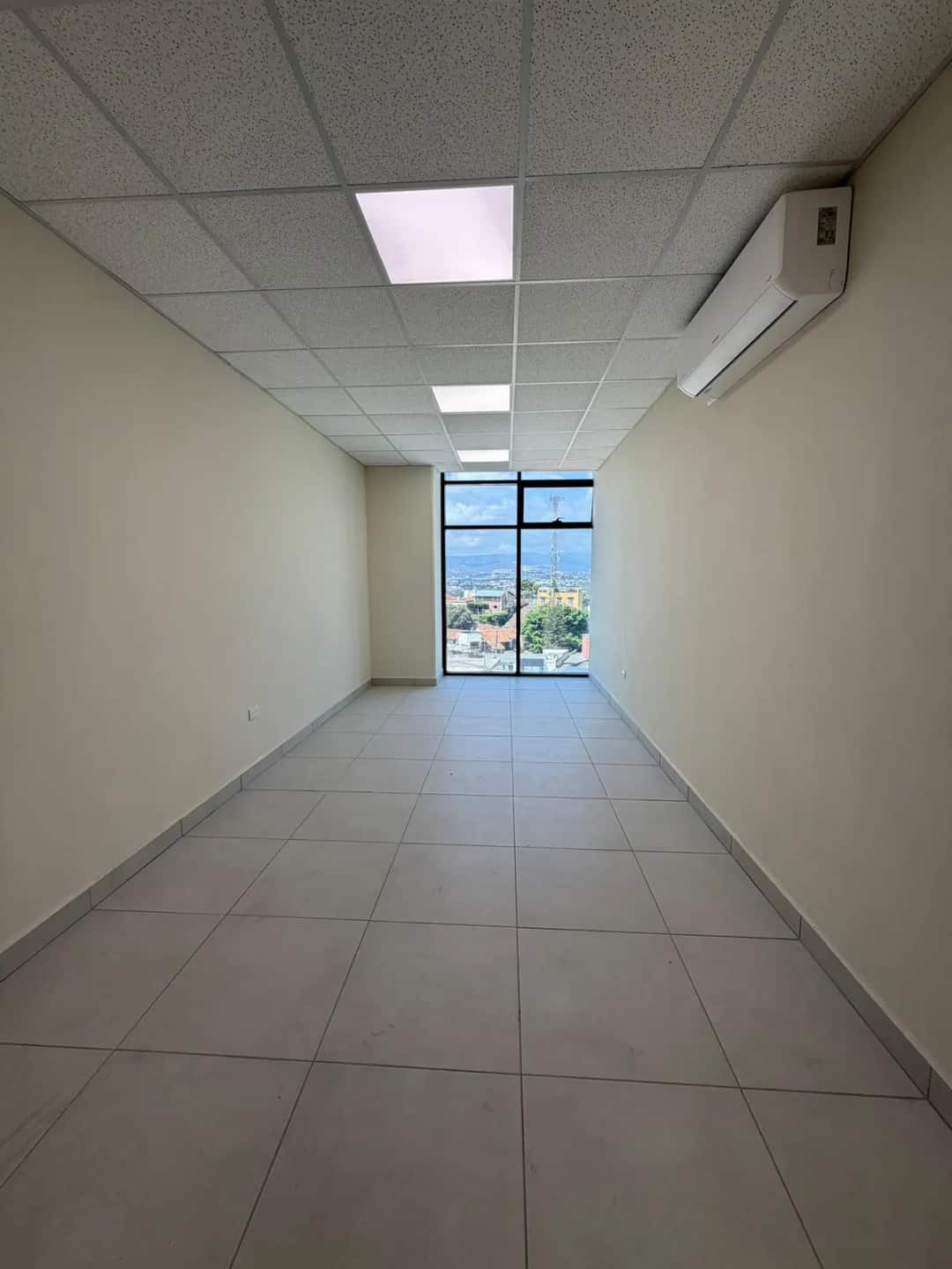 Clínica en renta - Torre Médica Mediplaza - Tegucigalpa