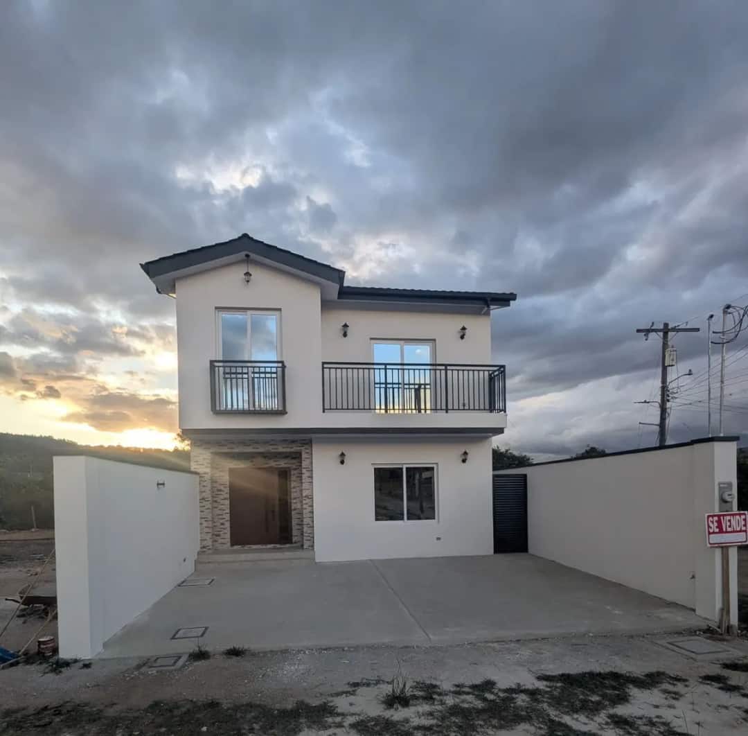 SE VENDE CASA NUEVA - Tegucigalpa
