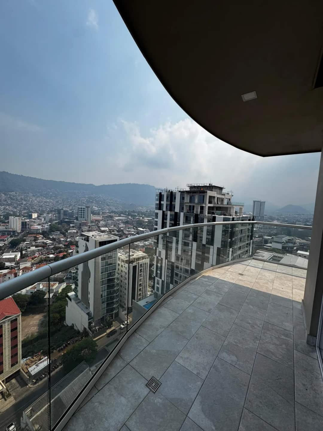 Se renta apartamento AMUEBLADO en TORRE KUARZO - Tegucigalpa