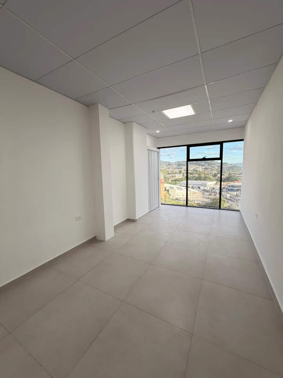 Oficina en Renta - Distrito Artemisa (Torre Sur) - Tegucigalpa