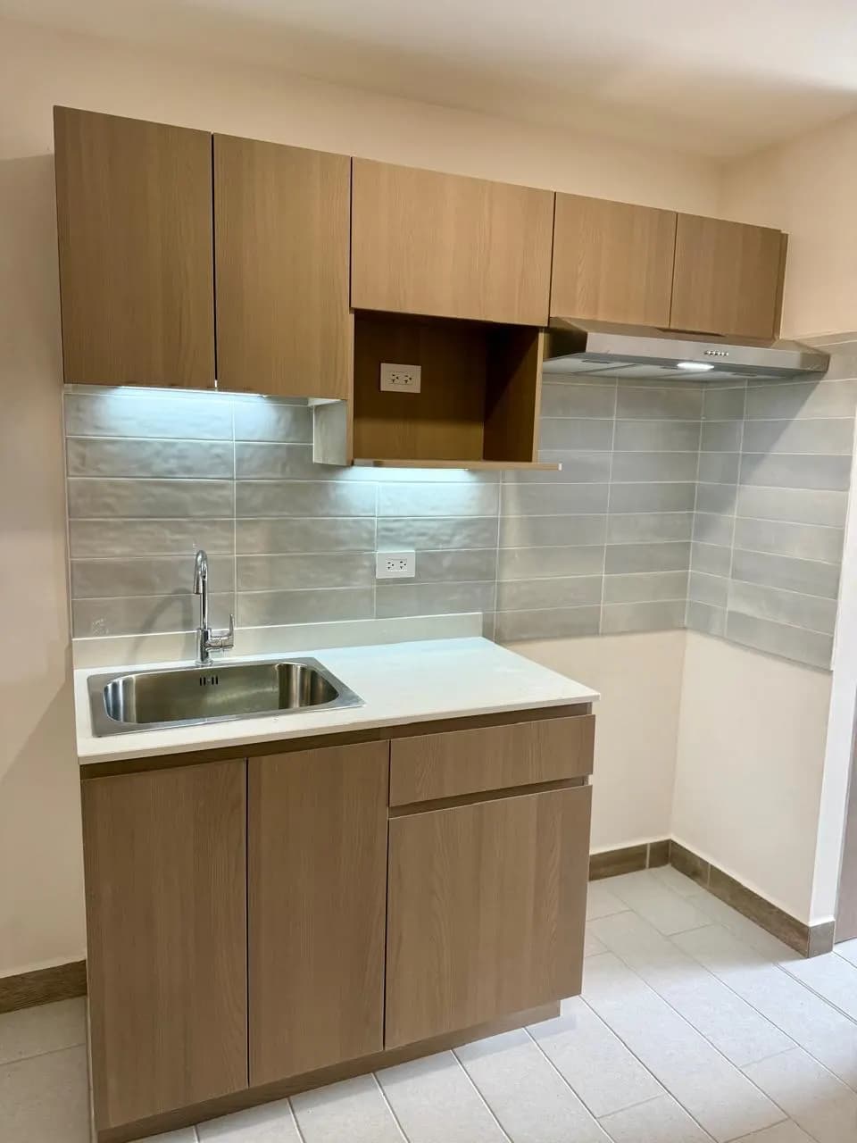 Se renta apartamento en Lirios Miraflores, a $580 mensual: - foto 1 de 12