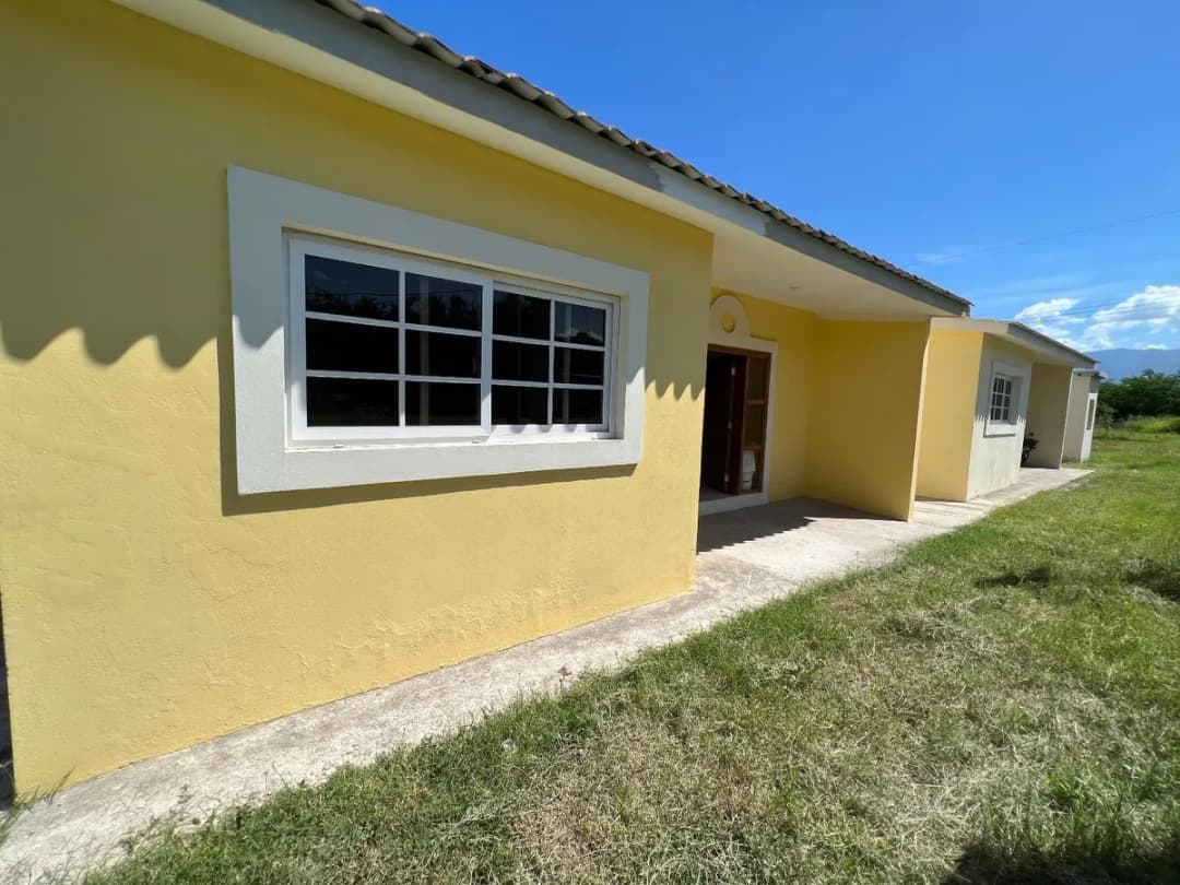 Venta de casas en Comayagua, ubicada en Res. Arroyo de Humuya - foto 1 de 7