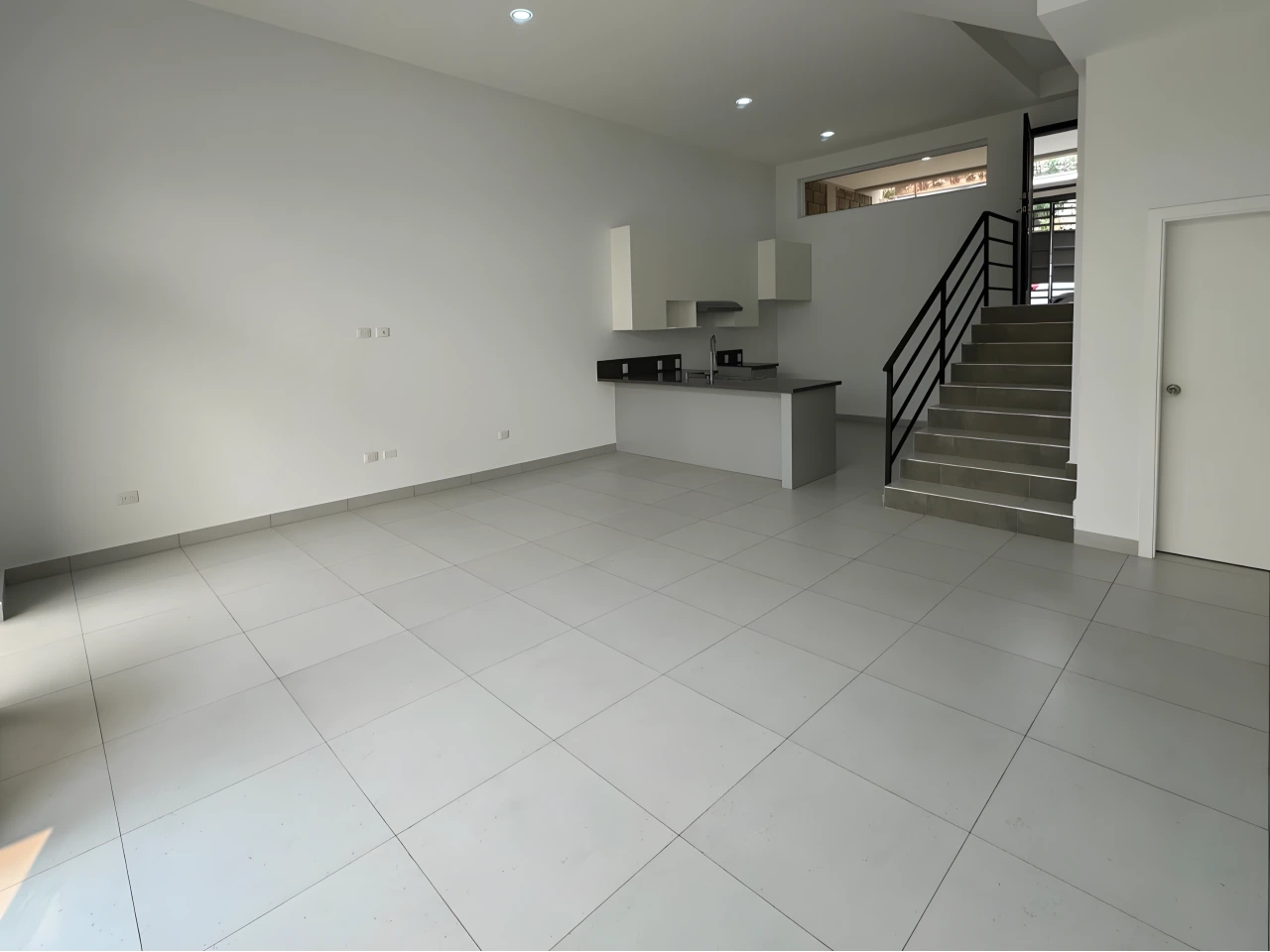 Casa en venta- Residencial Las Hadas miniatura 3