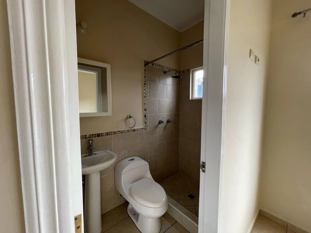 Casa en Venta en Villa Los Jazmines – Residencial El Sauce – Tegucigalpa miniatura 3