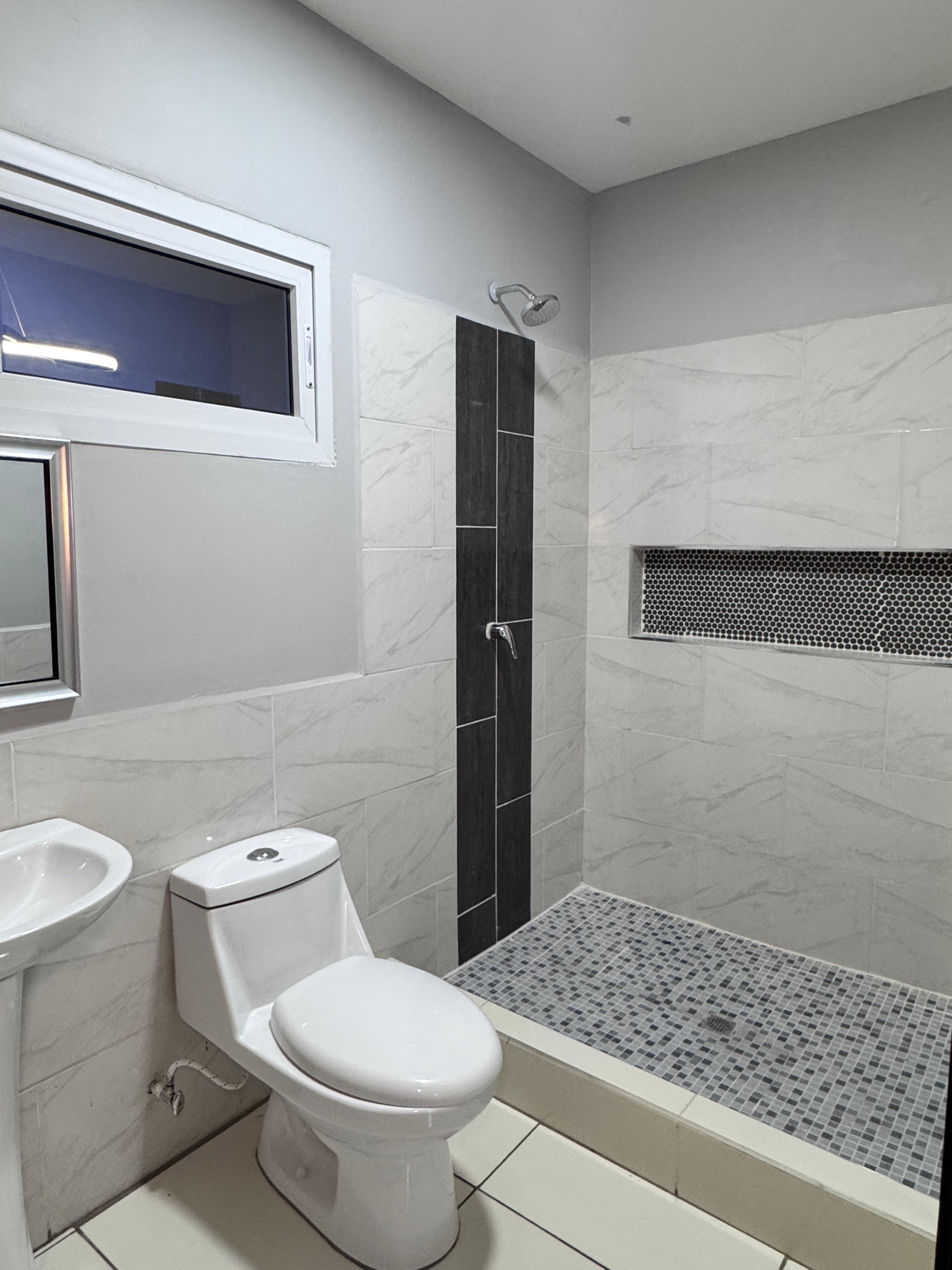 Casa en Venta – Colonia Guaymuras galería 30