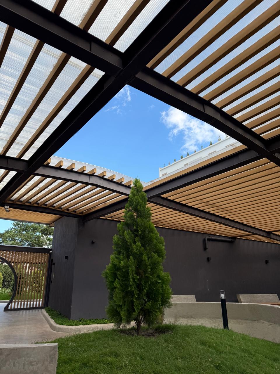 ¡Alquila este hermoso apartamento en el piso 18 en Cipreses San Ignacio! miniatura 2