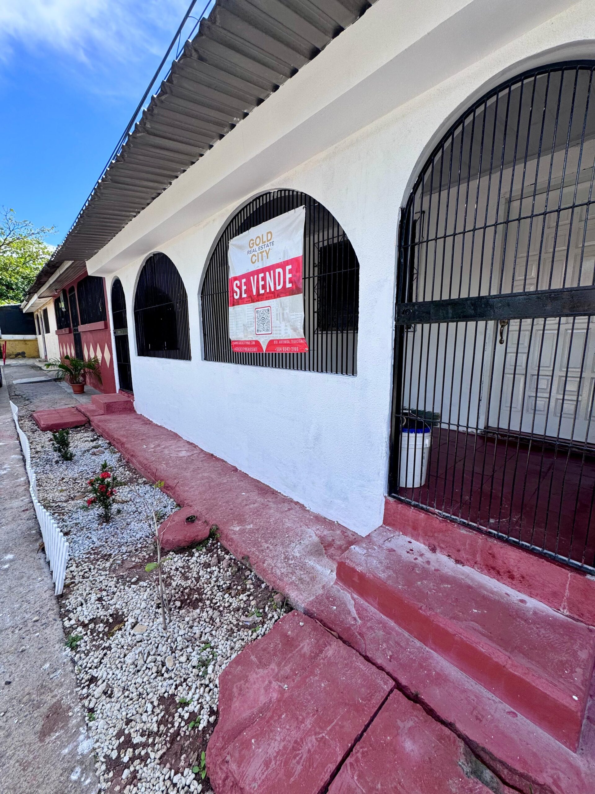 Casa en Venta – Colonia Guaymuras miniatura 4
