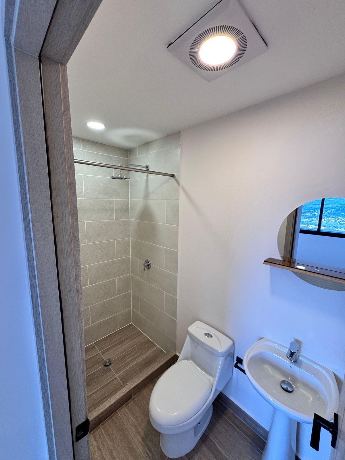 Apartamento en Renta – Artemisa Torre Sur, Piso 26 miniatura 2