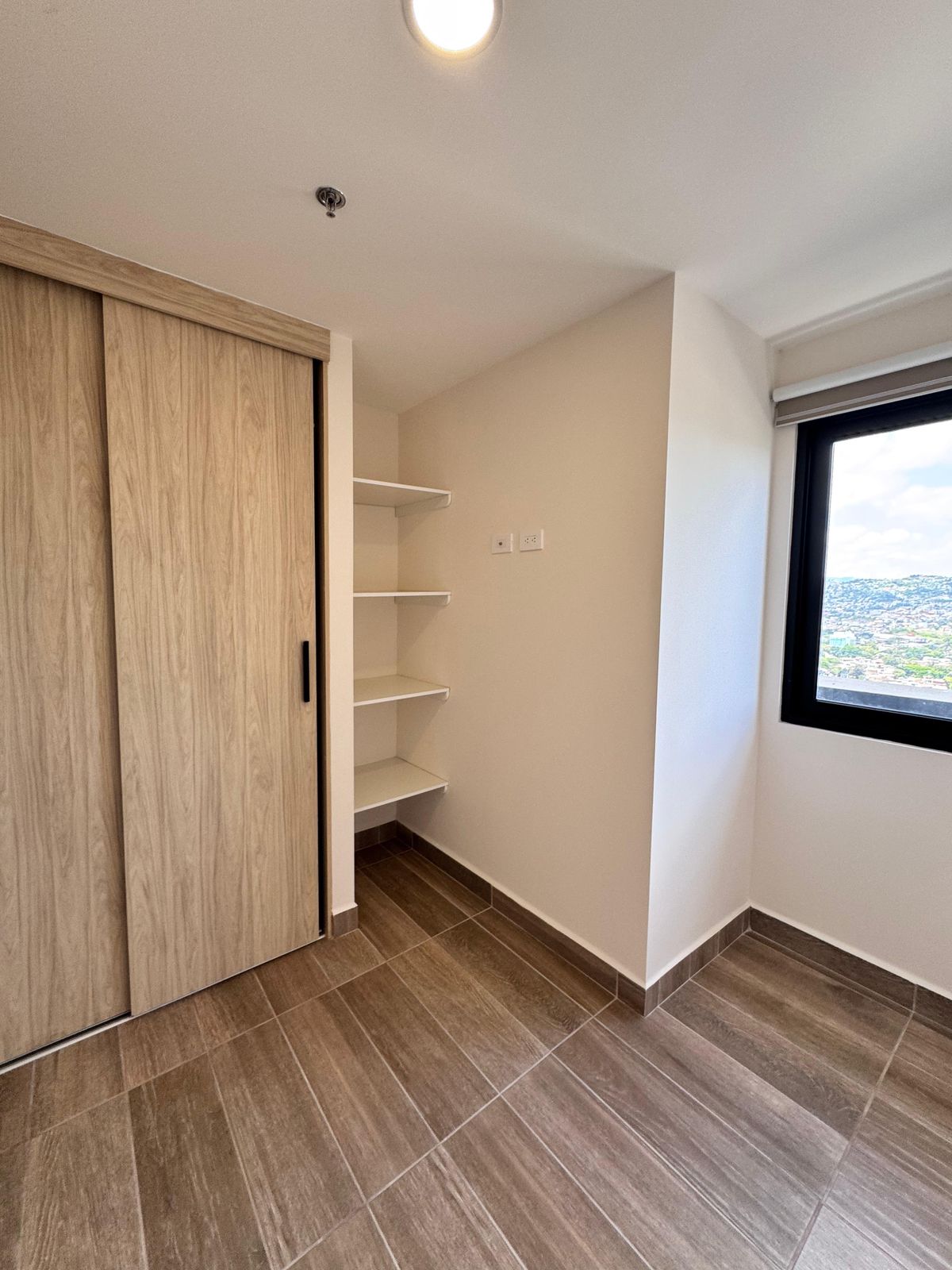 Apartamento en Renta – Artemisa Torre Sur, Piso 26 miniatura 3