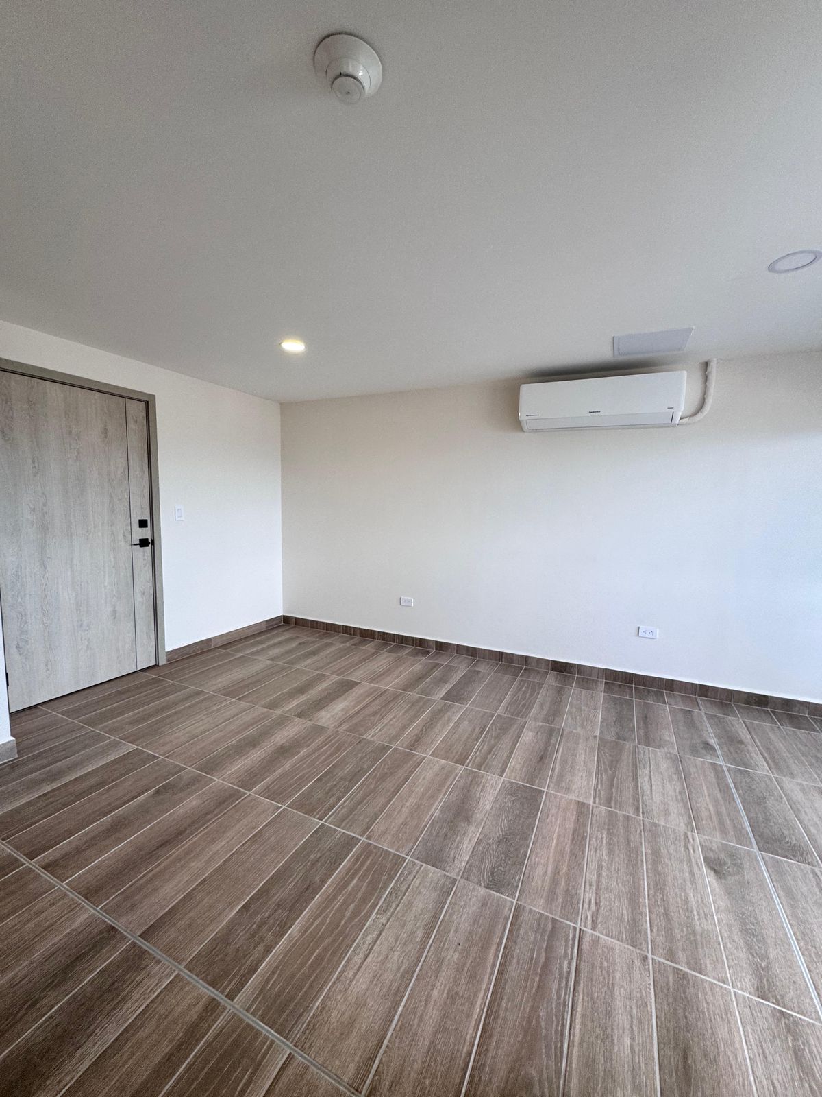 Apartamento en Renta – Artemisa Torre Sur, Piso 26 miniatura 6