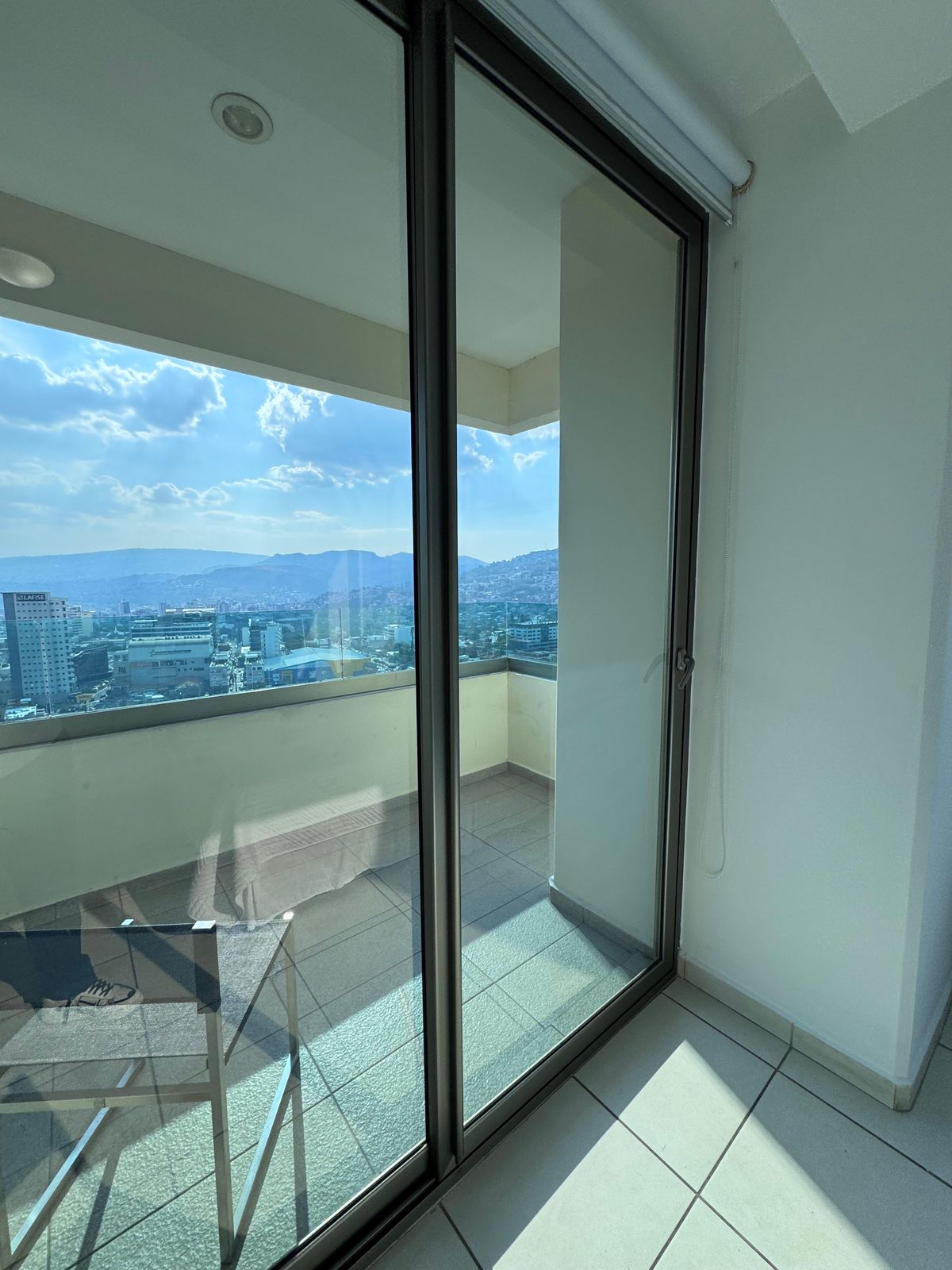 Apartamento en venta – Cipreses San Ignacio con la mejor vista de Tegucigalpa miniatura 12