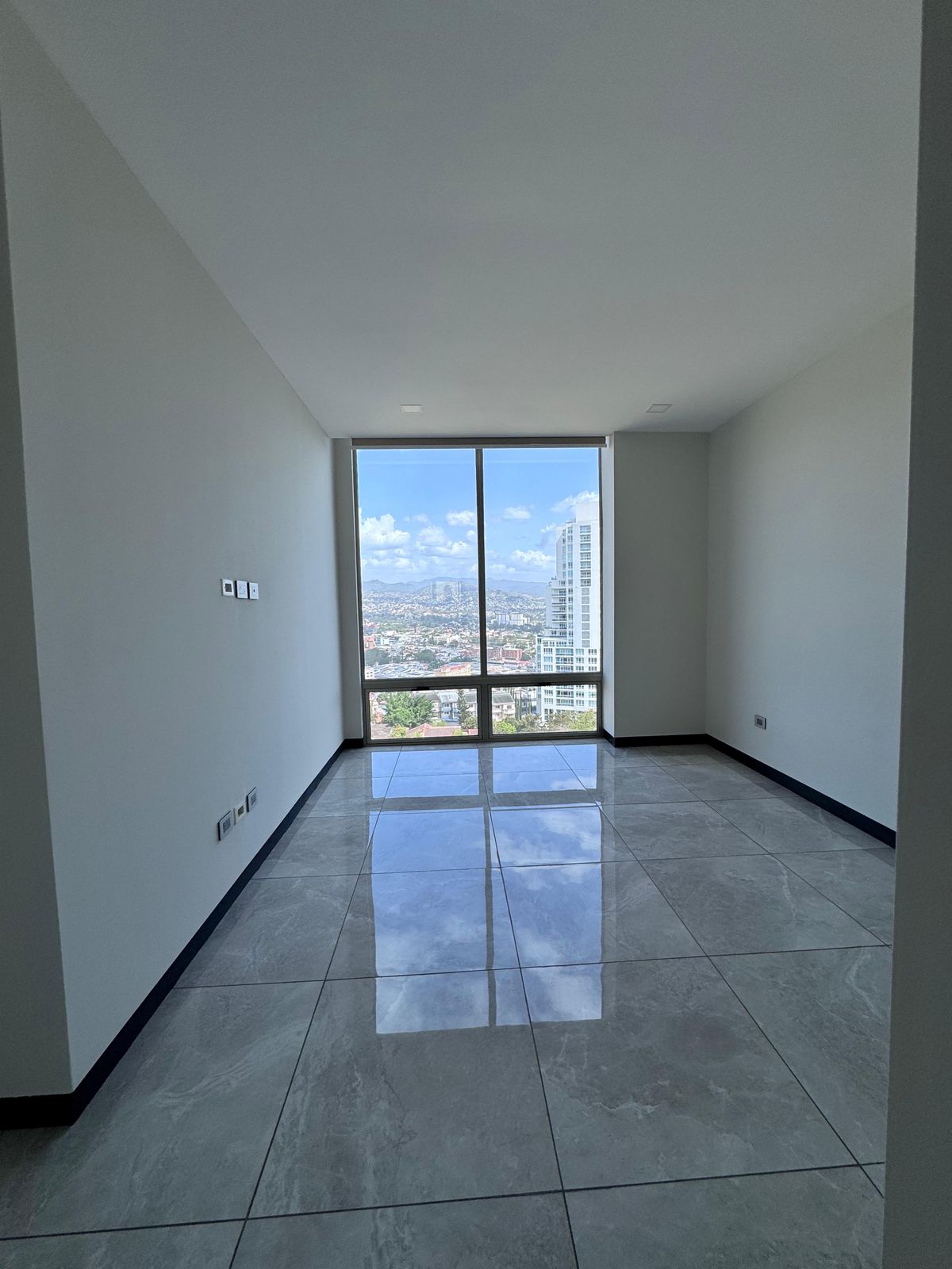 Apartamento en Renta – Torre VITRI, Piso 26 miniatura 3