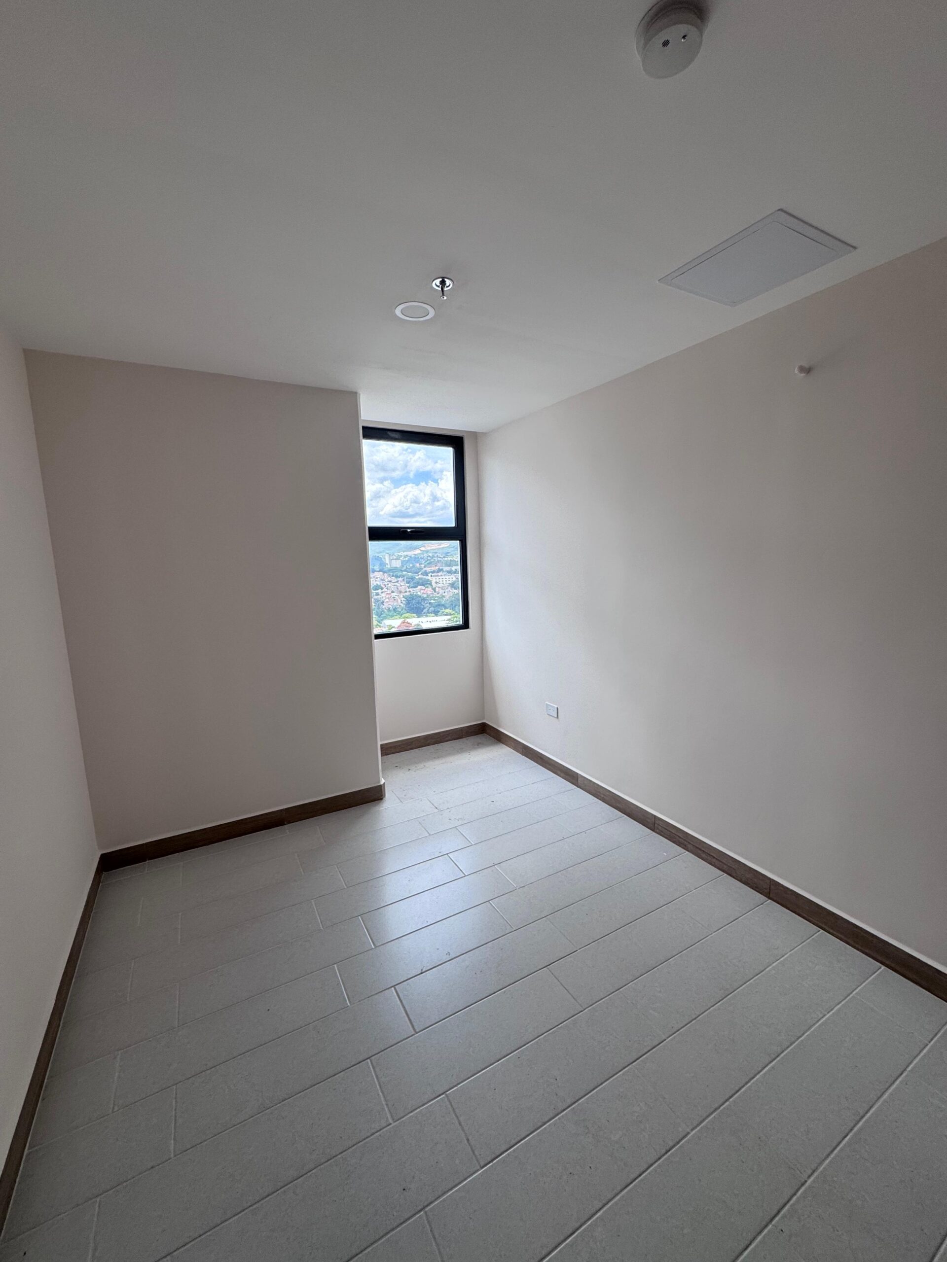 Apartamento en venta – Cipreses San Ignacio con la mejor vista de Tegucigalpa miniatura 4
