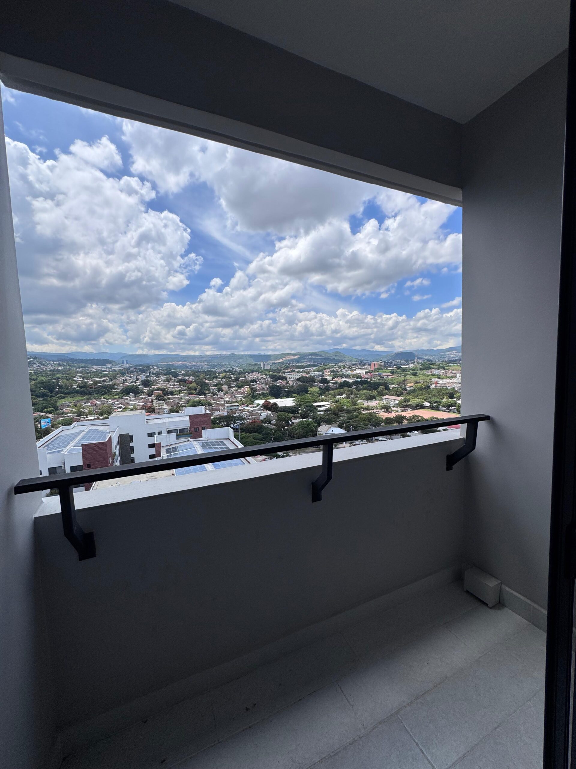 Apartamento en venta – Cipreses San Ignacio con la mejor vista de Tegucigalpa miniatura 5