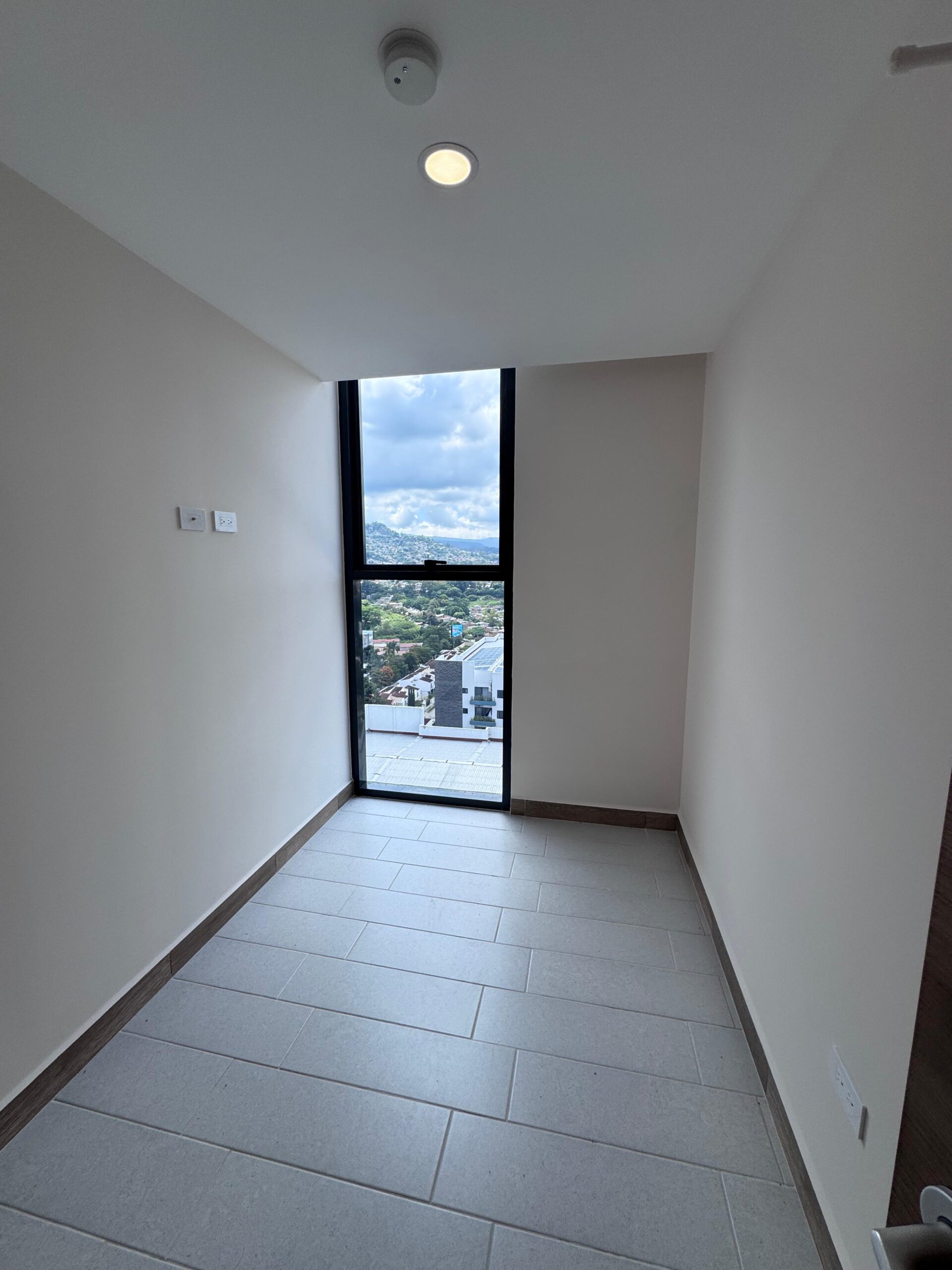 Apartamento en venta – Cipreses San Ignacio con la mejor vista de Tegucigalpa miniatura 6