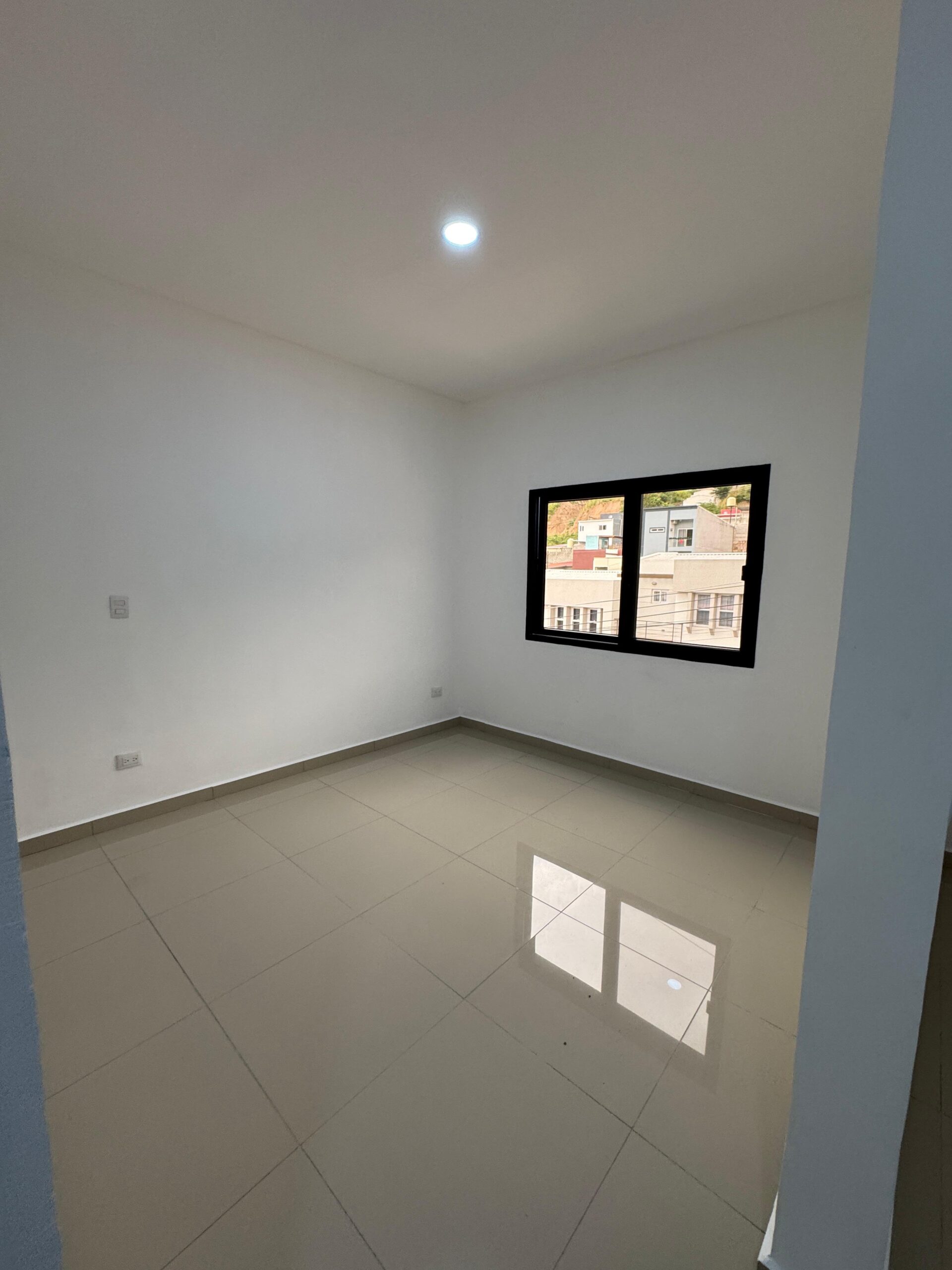 🏡 Preventa de Casa – Última Unidad Disponible 📍 Paseo Las Campanas, Tegucigalpa miniatura 6
